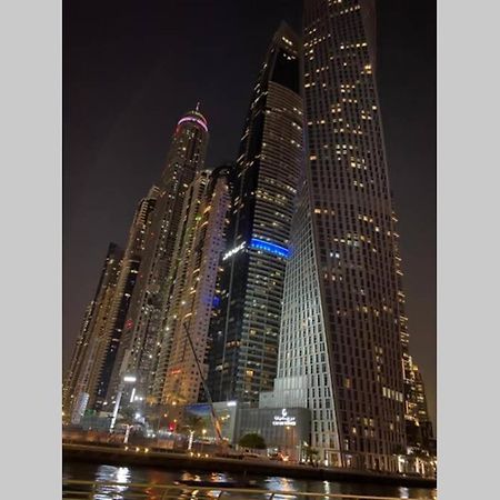 دبي Cayan Tower Luxury Apartment With Sea View المظهر الخارجي الصورة