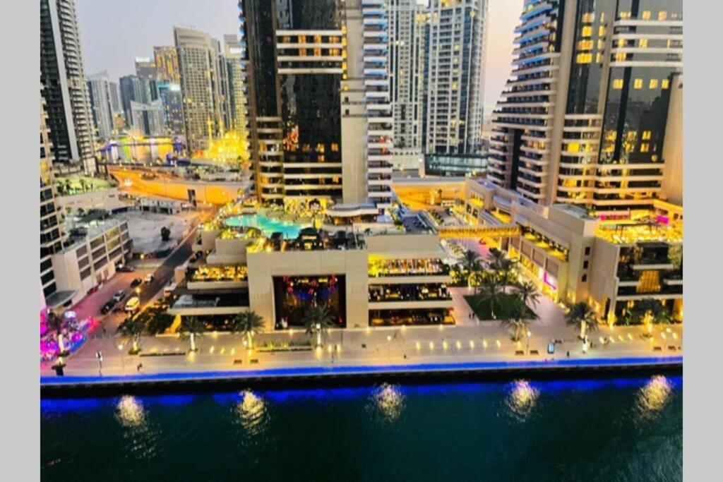 دبي Cayan Tower Luxury Apartment With Sea View المظهر الخارجي الصورة