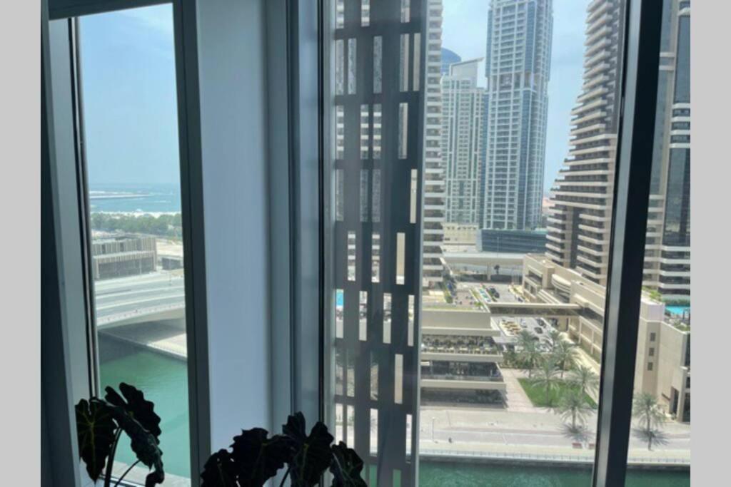دبي Cayan Tower Luxury Apartment With Sea View المظهر الخارجي الصورة