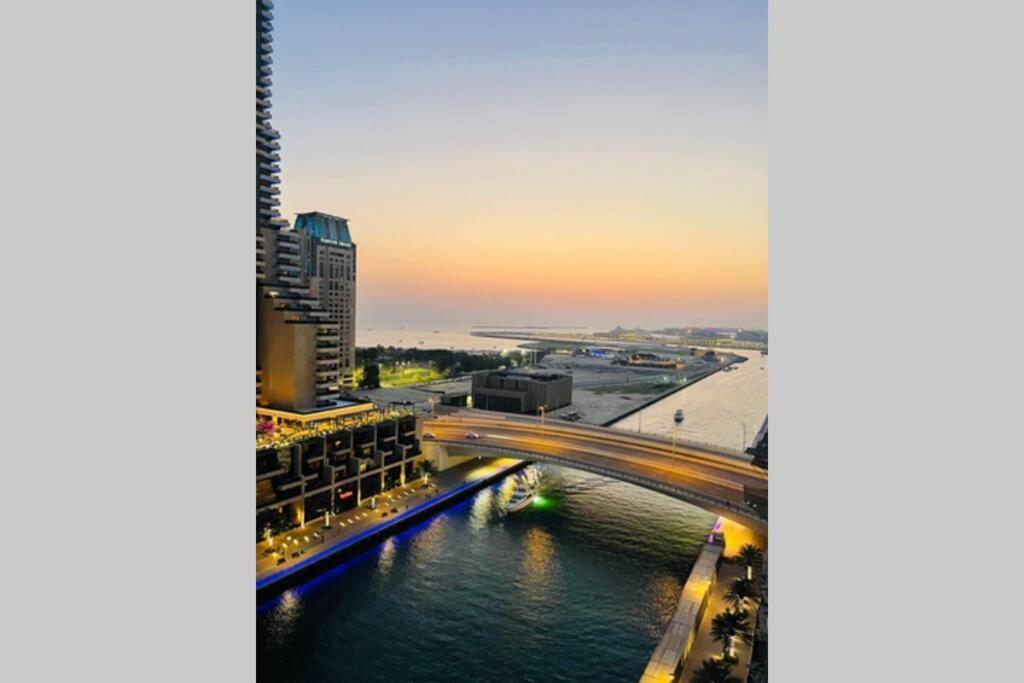 دبي Cayan Tower Luxury Apartment With Sea View المظهر الخارجي الصورة