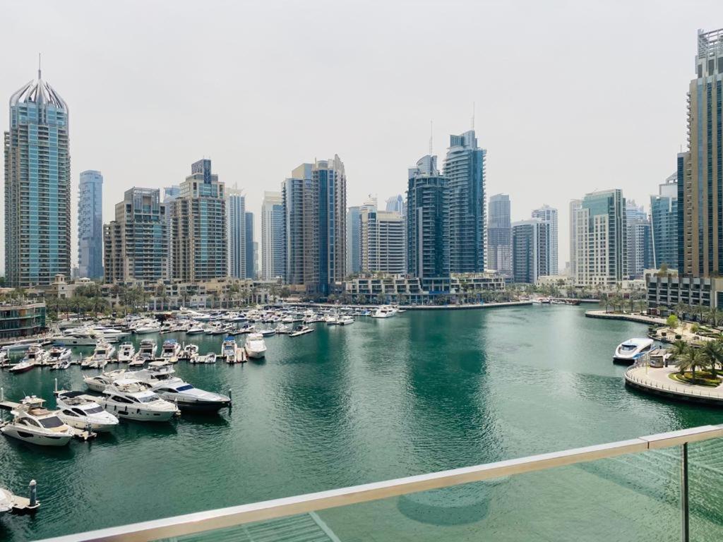 دبي Cayan Tower Luxury Apartment With Sea View المظهر الخارجي الصورة