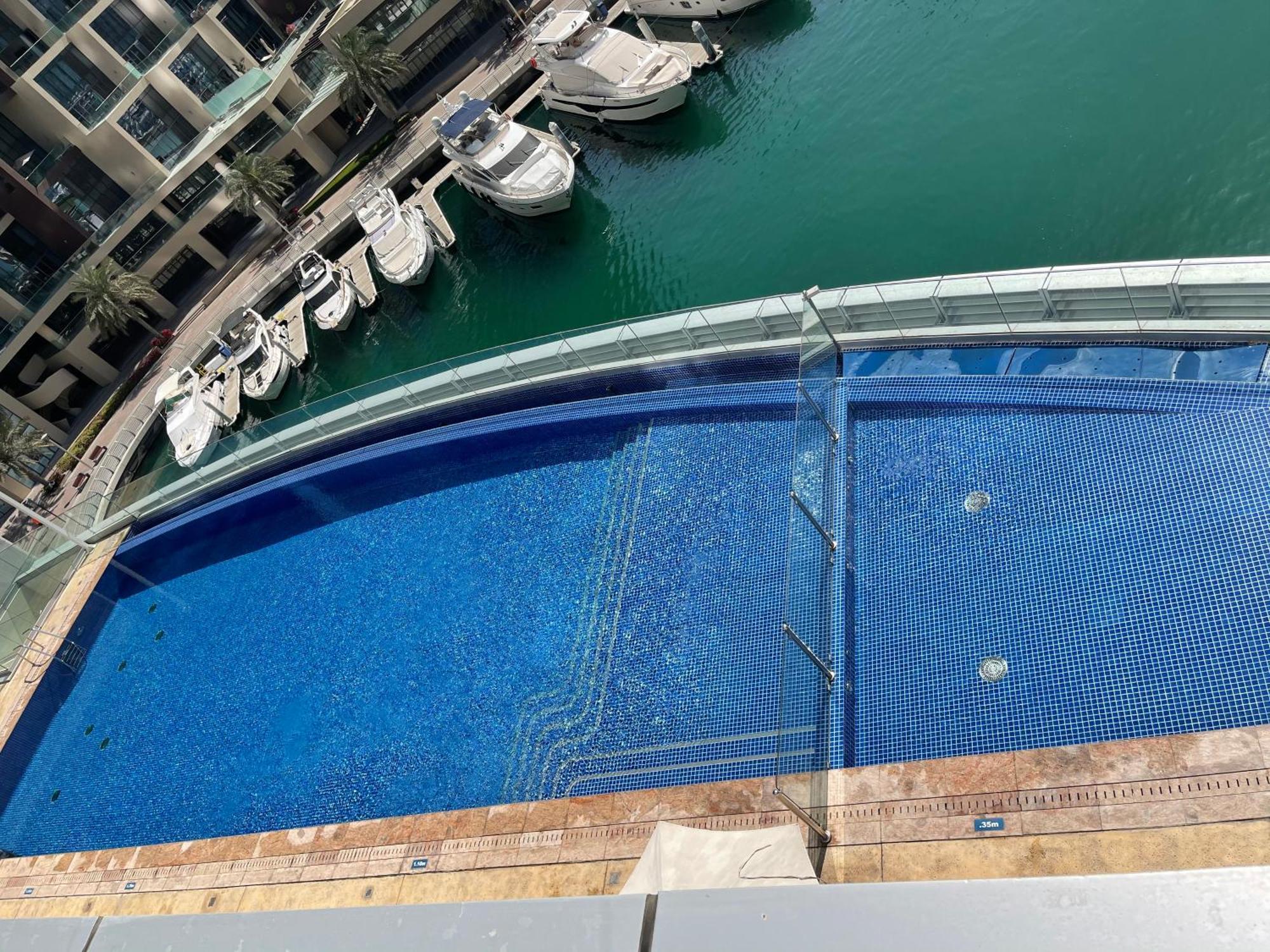 دبي Cayan Tower Luxury Apartment With Sea View المظهر الخارجي الصورة