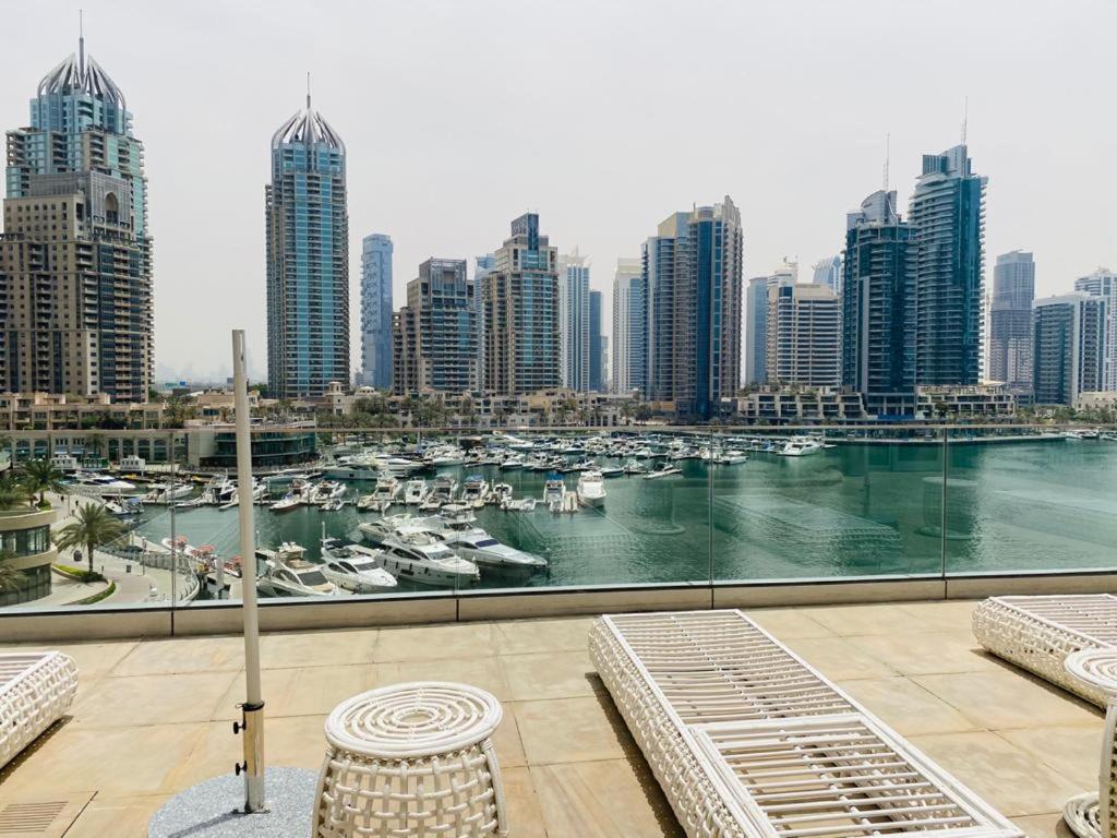دبي Cayan Tower Luxury Apartment With Sea View المظهر الخارجي الصورة