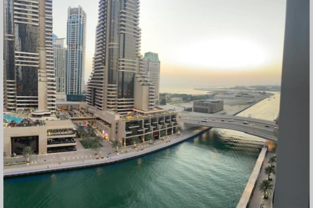 دبي Cayan Tower Luxury Apartment With Sea View المظهر الخارجي الصورة