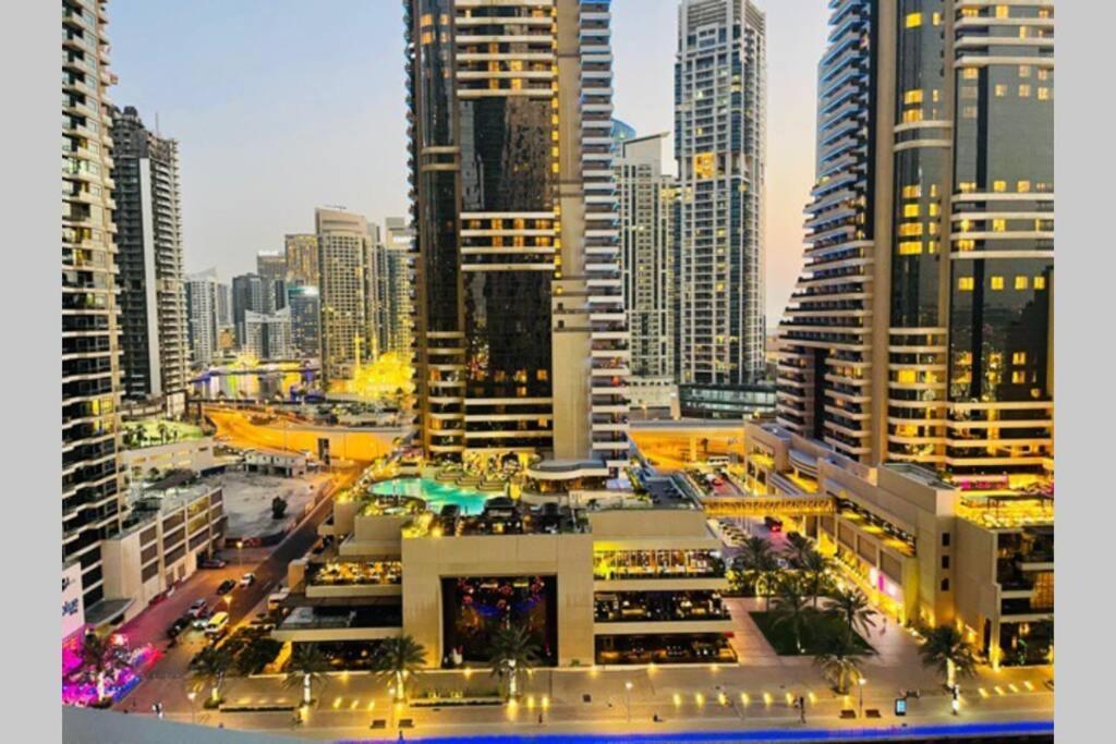 دبي Cayan Tower Luxury Apartment With Sea View المظهر الخارجي الصورة
