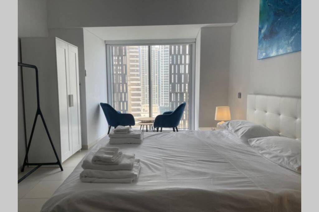 دبي Cayan Tower Luxury Apartment With Sea View المظهر الخارجي الصورة