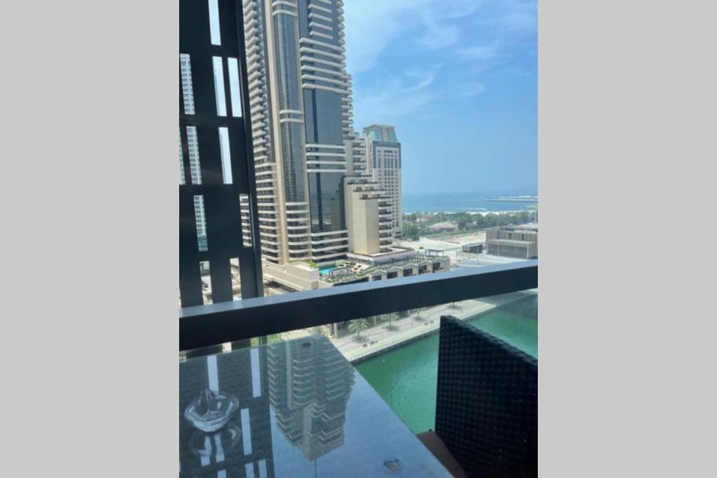 دبي Cayan Tower Luxury Apartment With Sea View المظهر الخارجي الصورة