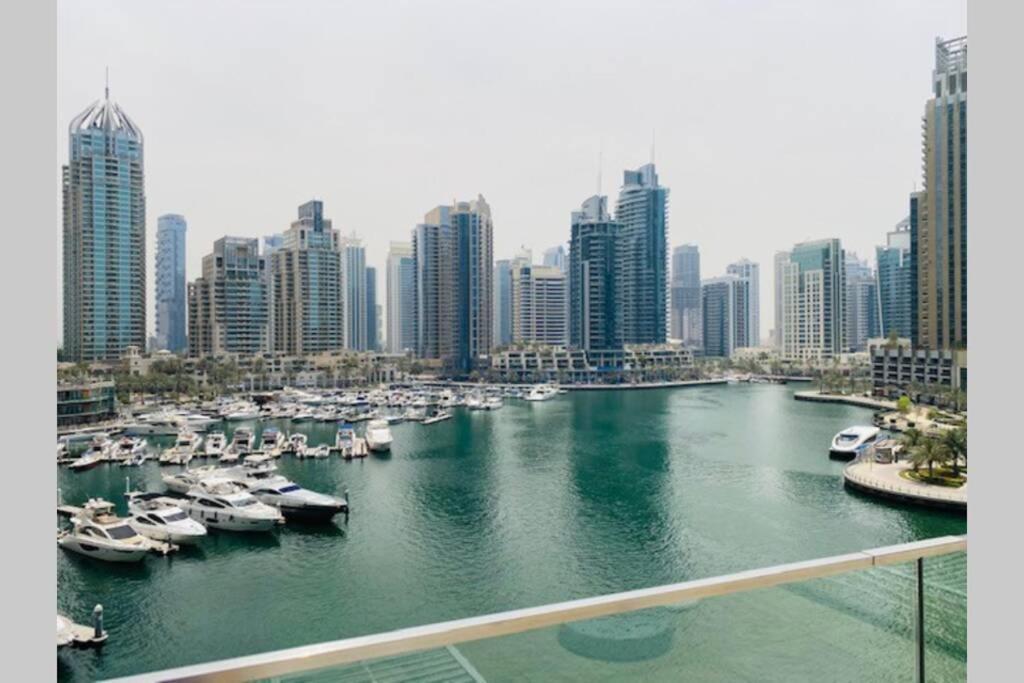 دبي Cayan Tower Luxury Apartment With Sea View المظهر الخارجي الصورة