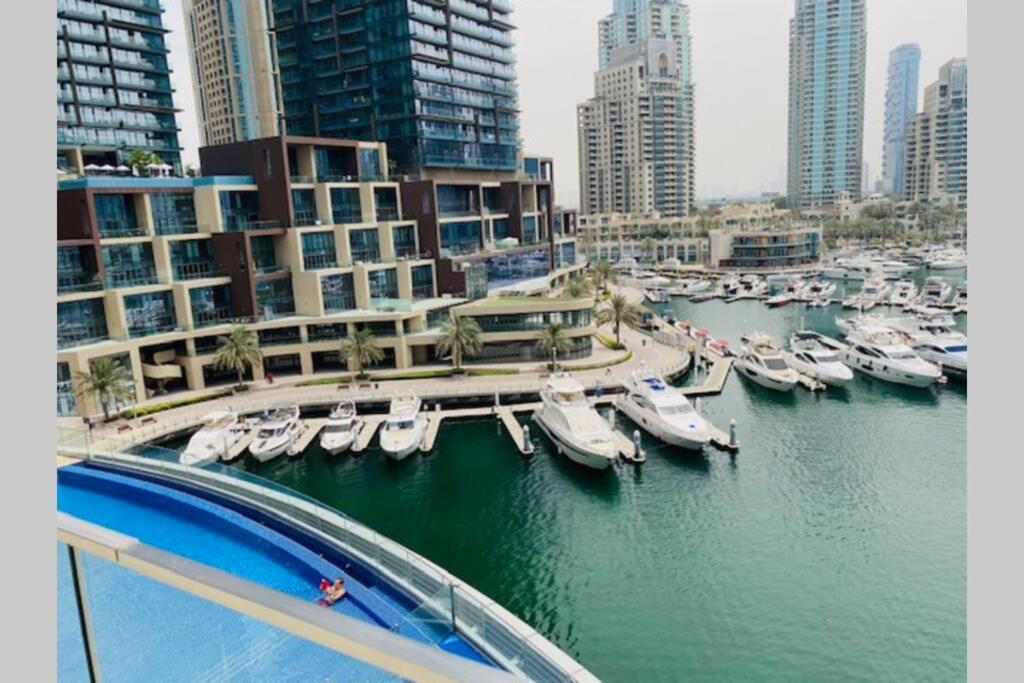 دبي Cayan Tower Luxury Apartment With Sea View المظهر الخارجي الصورة