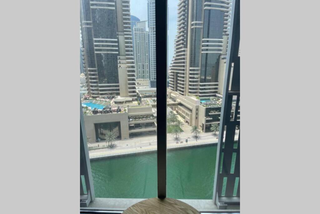 دبي Cayan Tower Luxury Apartment With Sea View المظهر الخارجي الصورة