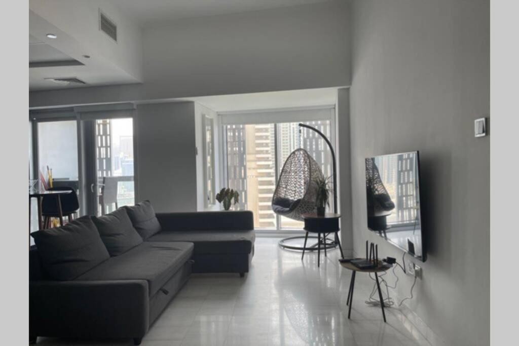 دبي Cayan Tower Luxury Apartment With Sea View المظهر الخارجي الصورة