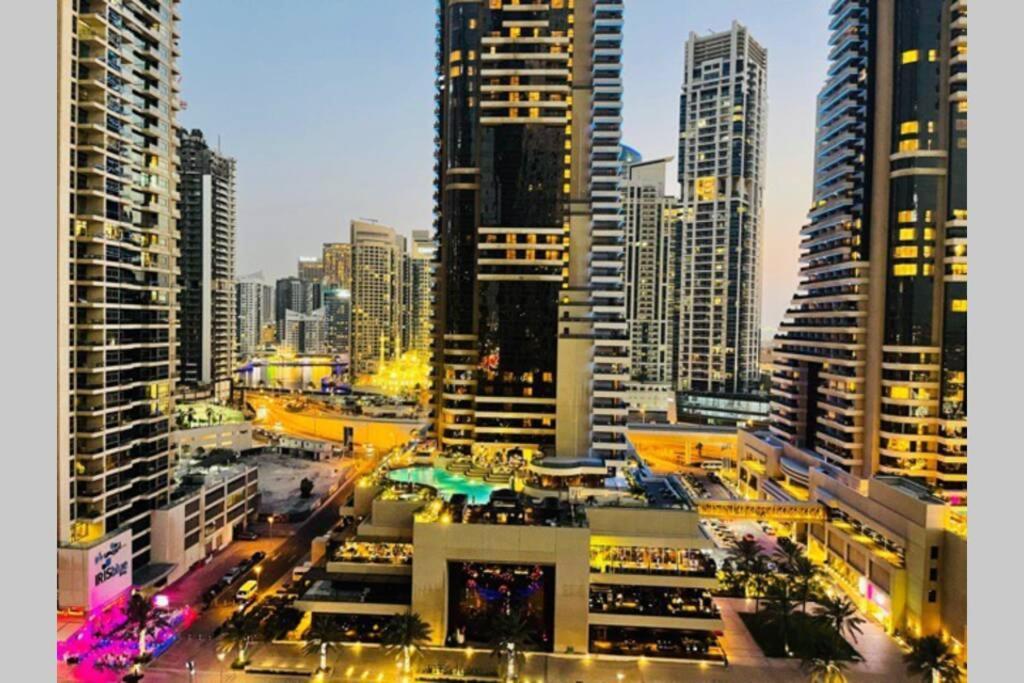 دبي Cayan Tower Luxury Apartment With Sea View المظهر الخارجي الصورة