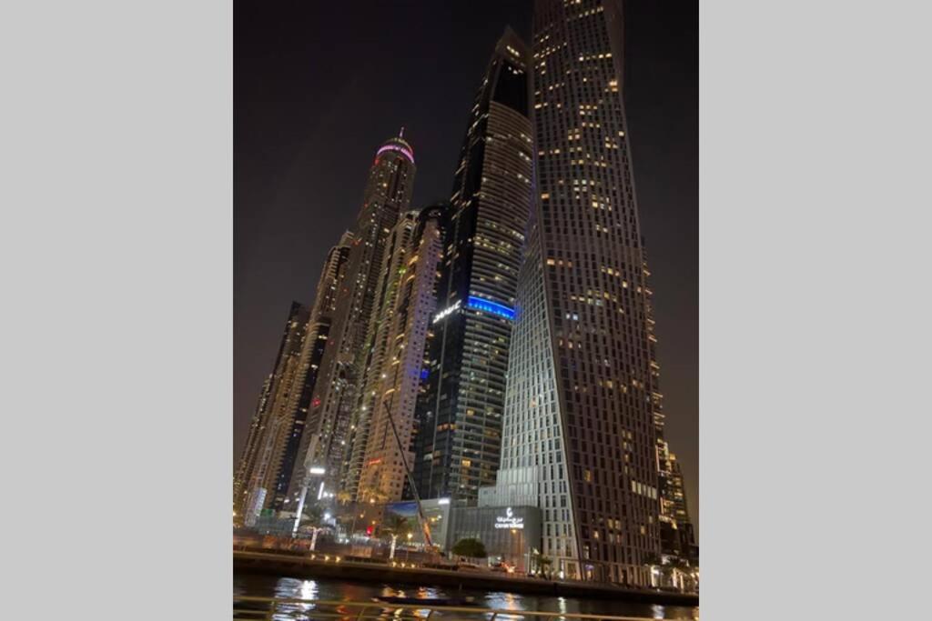 دبي Cayan Tower Luxury Apartment With Sea View المظهر الخارجي الصورة