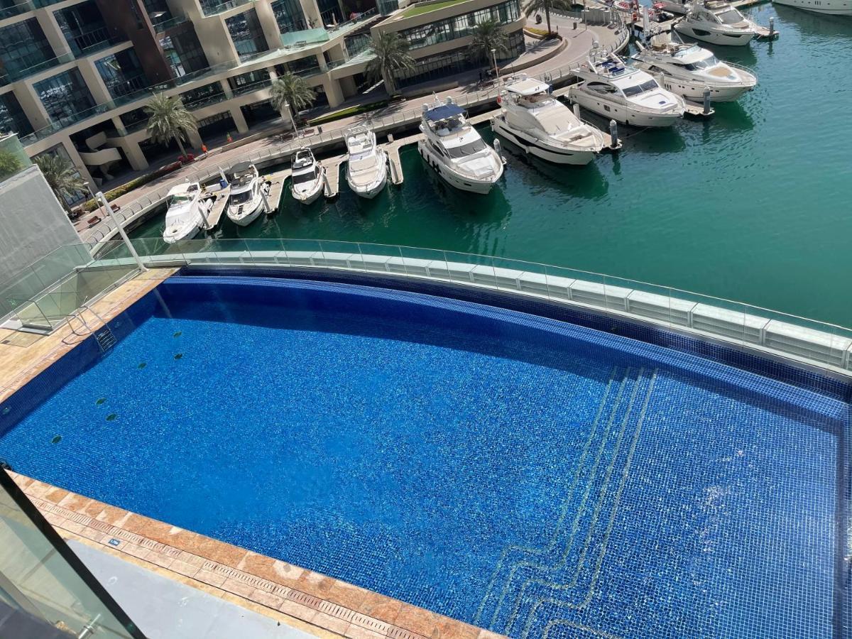 دبي Cayan Tower Luxury Apartment With Sea View المظهر الخارجي الصورة